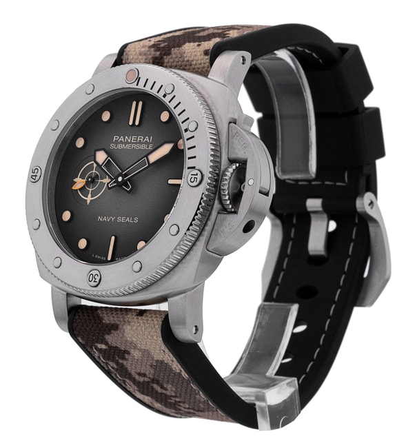 Panerai Submersible QuarantaQuattro PAM01518 Image 2